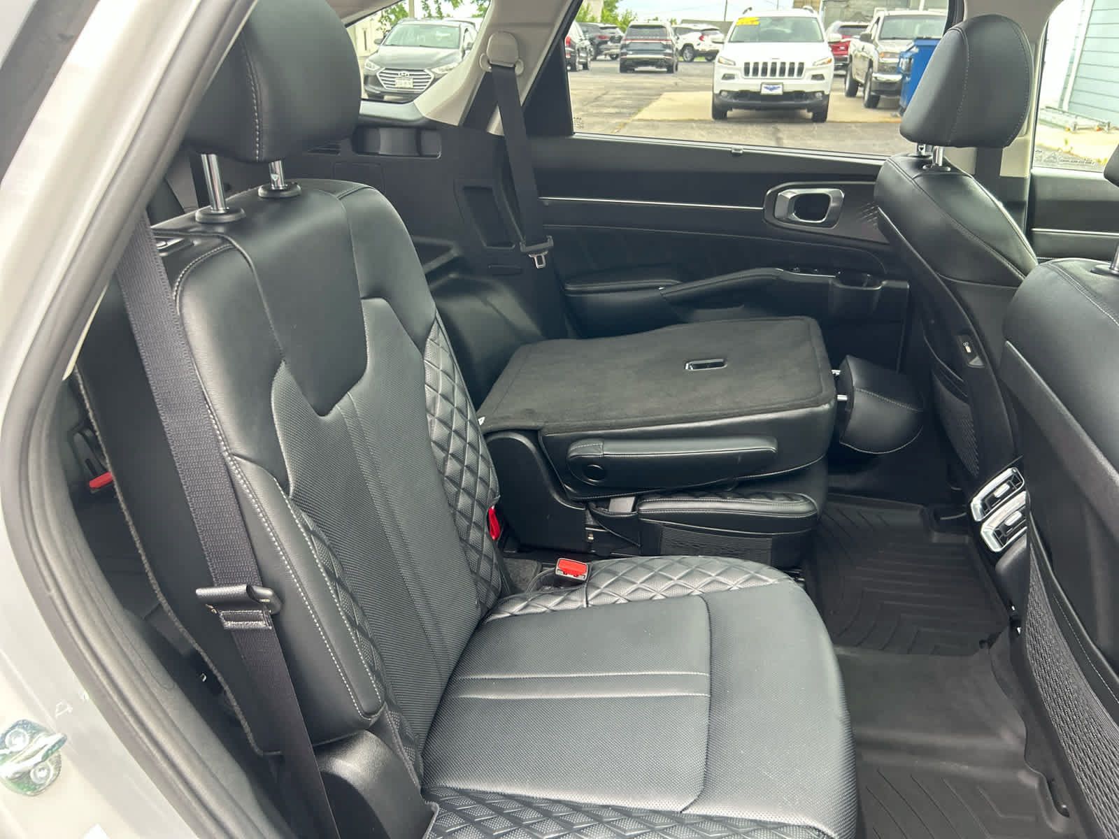 Used 2023 Kia Sorento SX AWD/4WD image 34