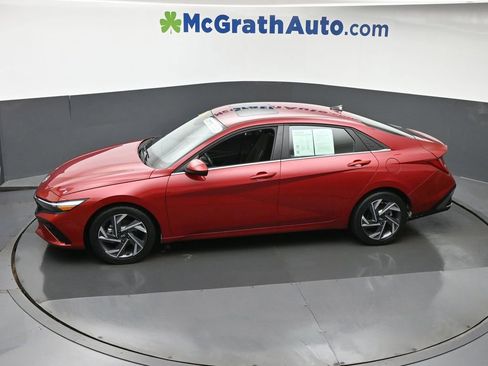 Used 2025 Hyundai Elantra SEL image 21