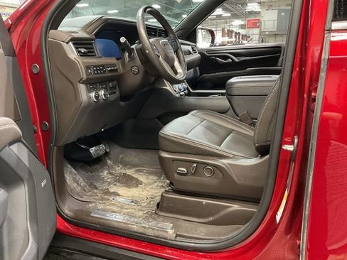 Used 2023 GMC Yukon XL Denali w/ Advanced Technology Package AWD/4WD image 7