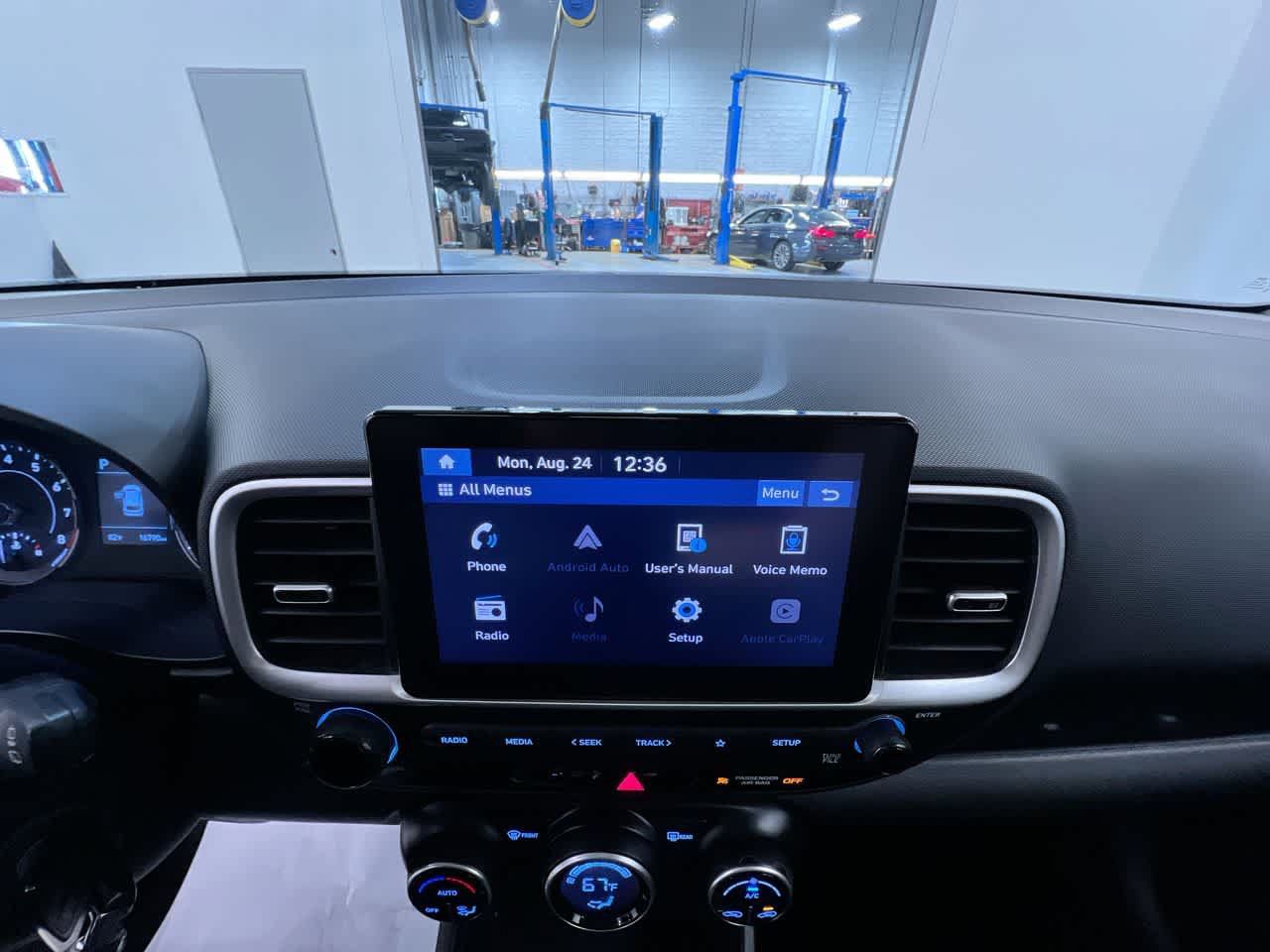 Used 2022 Hyundai Venue SEL FWD image 25