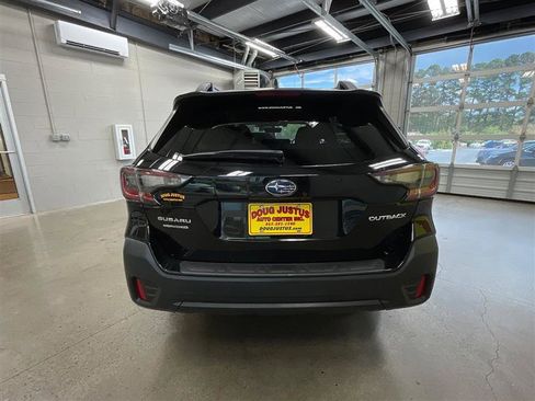 Used 2022 Subaru Outback Premium image 4