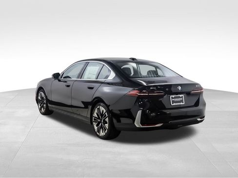 New 2026 BMW 530i xDrive image 3