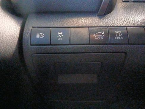 Used 2020 Toyota Camry XLE image 19