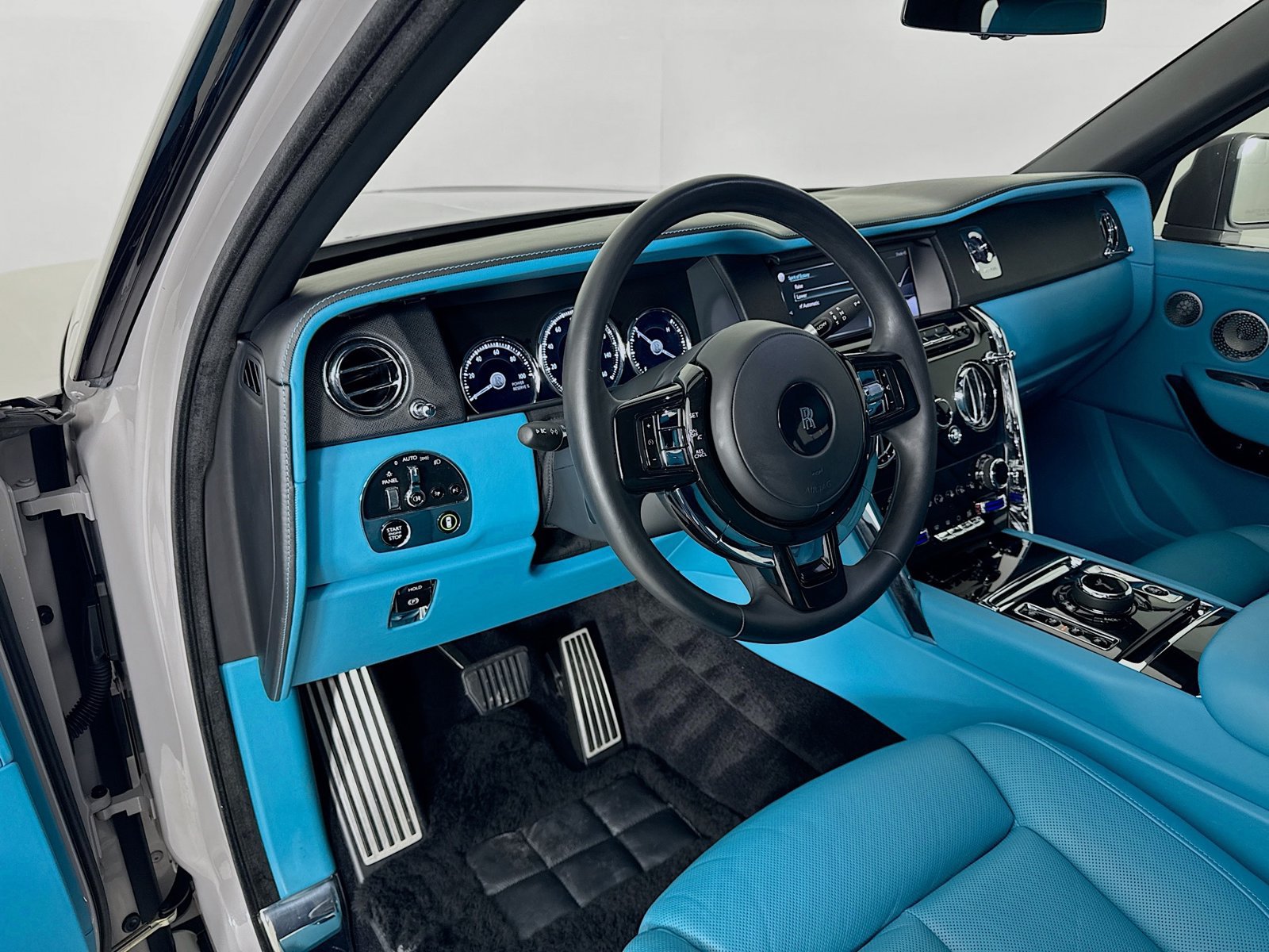 Certified 2022 Rolls-Royce Cullinan w/ Dark Exterior Package AWD/4WD image 12