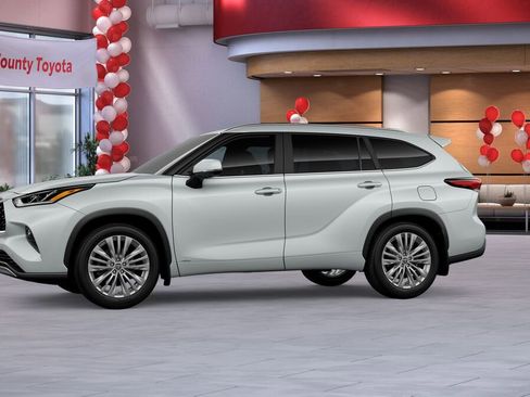 New 2026 Toyota Highlander Platinum image 3