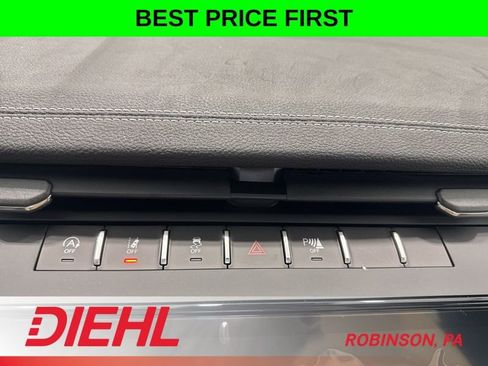 New 2026 Jeep Grand Cherokee Limited w/ Luxury Tech Group II AWD/4WD image 32