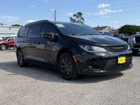 Used 2020 Chrysler Pacifica Limited w/ Advanced Safetytec Group image 2