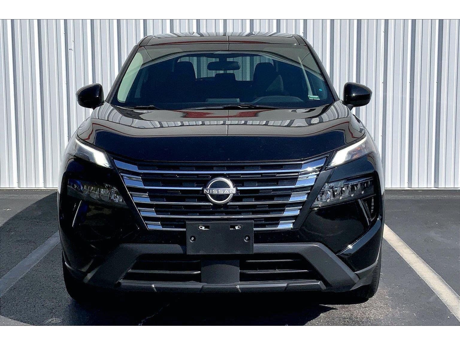 Used 2025 Nissan Rogue SV AWD/4WD image 3
