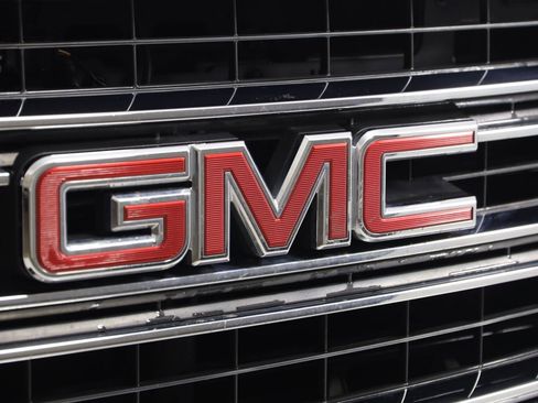 Used 2018 GMC Yukon SLT w/ HD Trailering Package AWD/4WD image 18