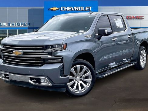 Used 2019 Chevrolet Silverado 1500 High Country w/ Technology Package AWD/4WD image 3