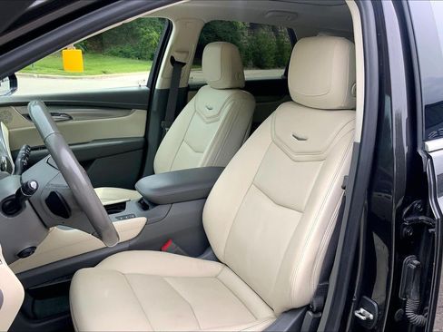 Used 2019 Cadillac XT5 Premium Luxury AWD/4WD image 23