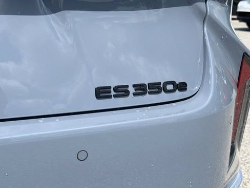 New 2026 Lexus ES 350e w/ Convenience Package FWD image 11