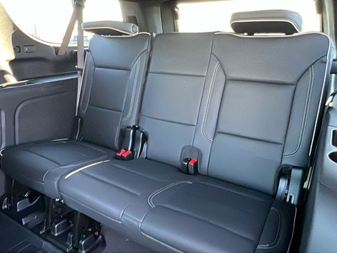 New 2026 Chevrolet Suburban Premier image 18