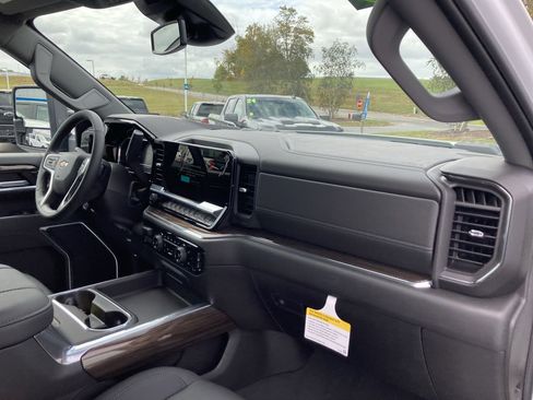 Used 2025 Chevrolet Silverado 3500 LT w/ All Star Edition image 17