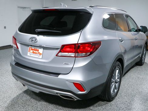 Used 2017 Hyundai Santa Fe SE w/ Cargo Package AWD/4WD image 7