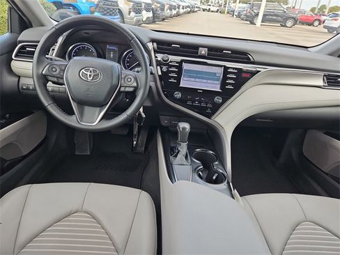 Used 2020 Toyota Camry SE image 8