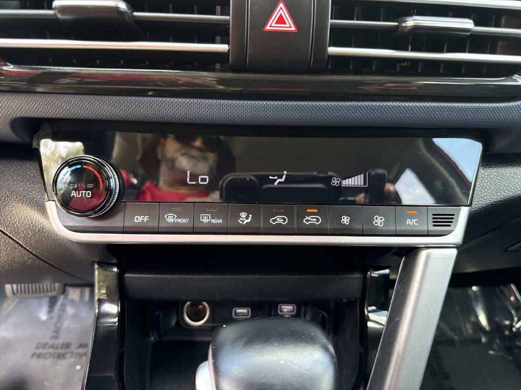 Used 2023 Kia Seltos S w/ Navigation Package FWD image 29