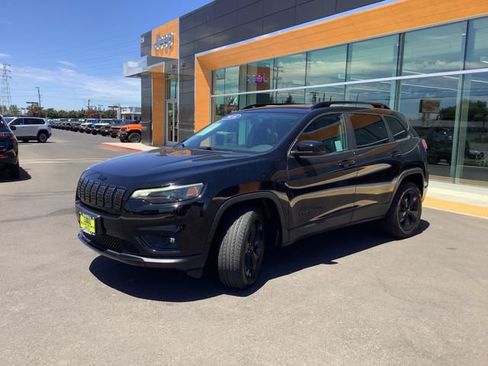 Used 2020 Jeep Cherokee Latitude Plus AWD/4WD image 5