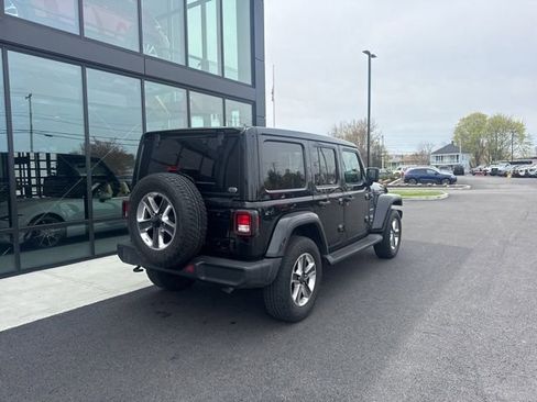 Used 2019 Jeep Wrangler Unlimited Sahara AWD/4WD image 3