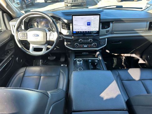 Used 2023 Ford Expedition XLT image 12