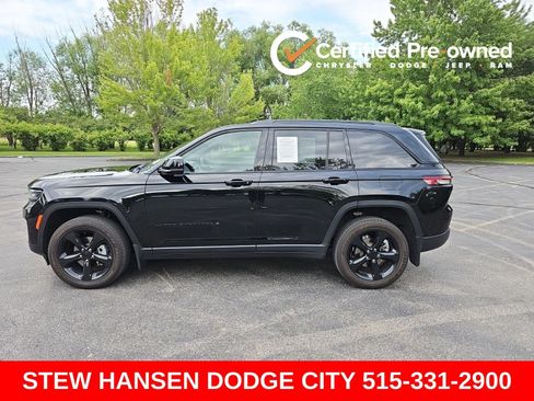 Used 2025 Jeep Grand Cherokee Altitude AWD/4WD image 1