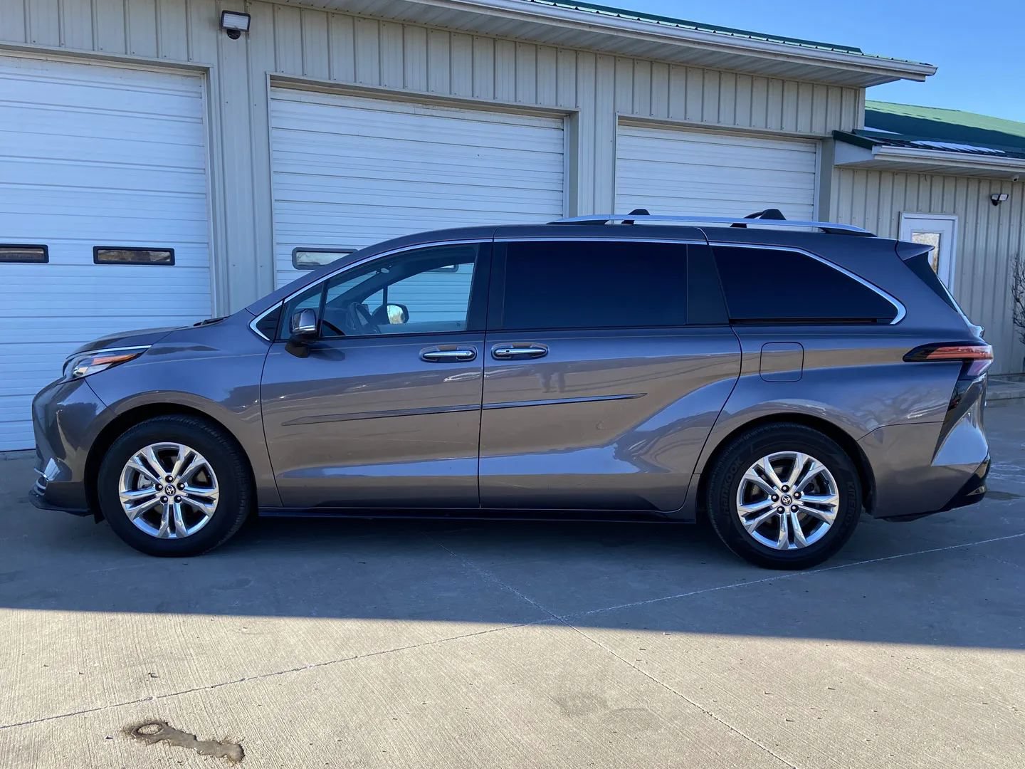 Used 2022 Toyota Sienna Platinum AWD/4WD image 4