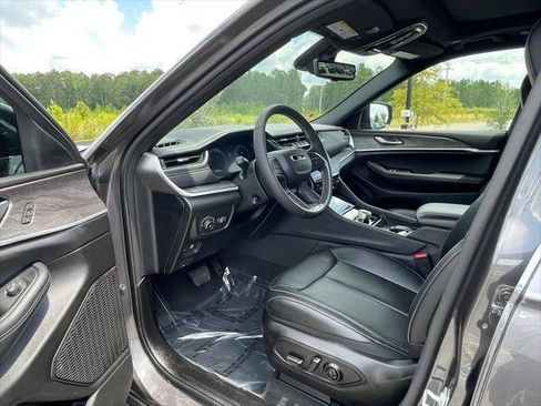Certified 2025 Jeep Grand Cherokee Limited w/ Luxury Tech Group II AWD/4WD image 41