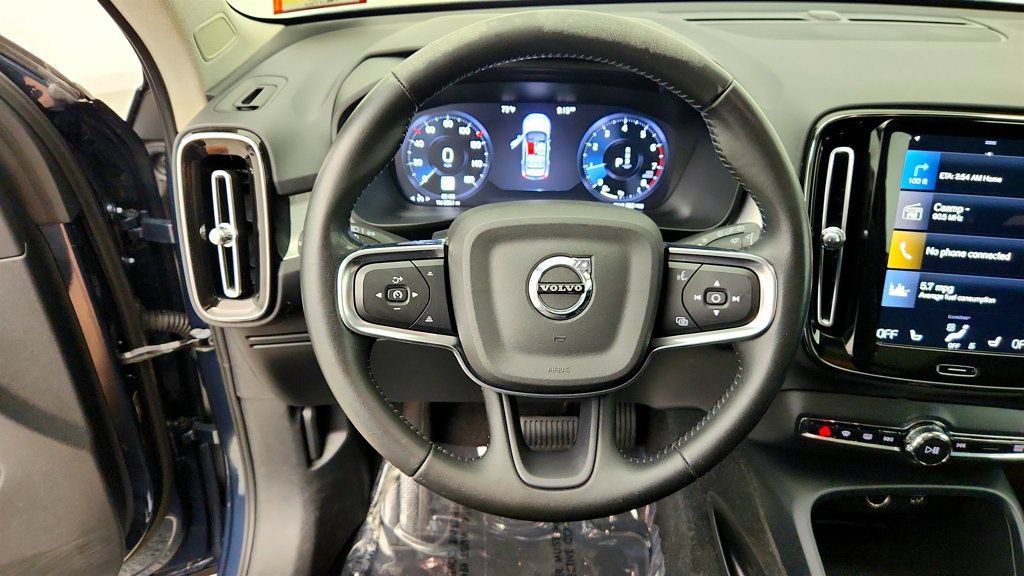 Used 2021 Volvo XC40 T5 Momentum w/ Premium Package AWD/4WD image 14