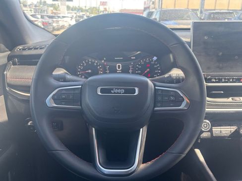 Used 2025 Jeep Compass Trailhawk AWD/4WD image 25