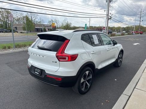 Certified 2025 Volvo XC40 B5 Plus AWD/4WD image 5