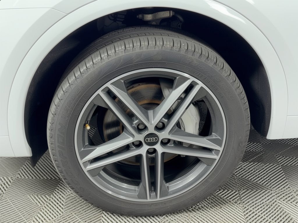 Used 2025 Audi Q5 e Premium AWD/4WD image 13