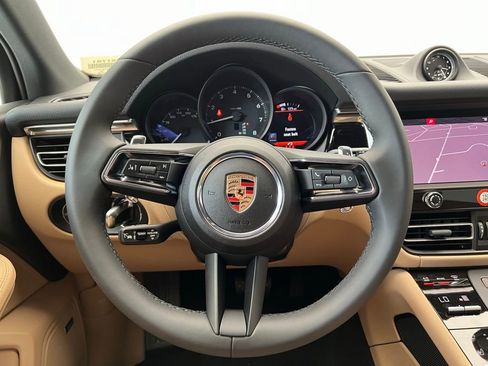 Used 2025 Porsche Macan image 7