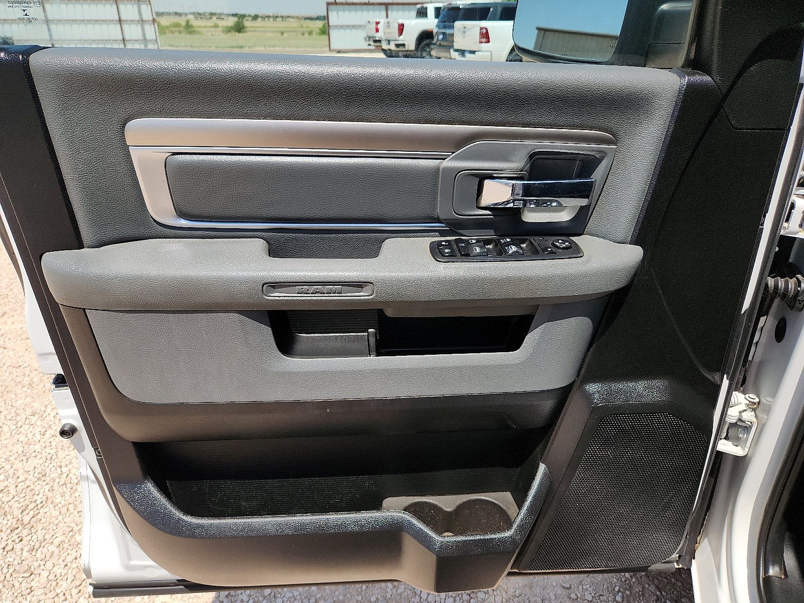 Used 2020 RAM 1500 Classic SLT AWD/4WD image 12