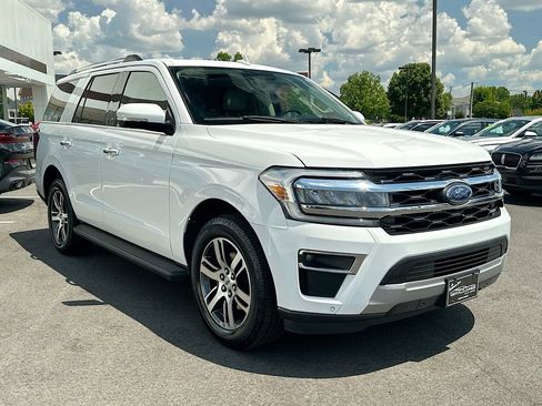 Used 2024 Ford Expedition Limited AWD/4WD image 2