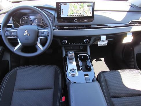 New 2026 Mitsubishi Outlander ES FWD image 16