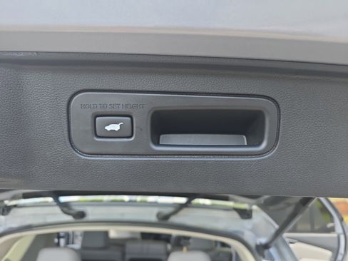 Used 2025 Honda Pilot EX-L image 15