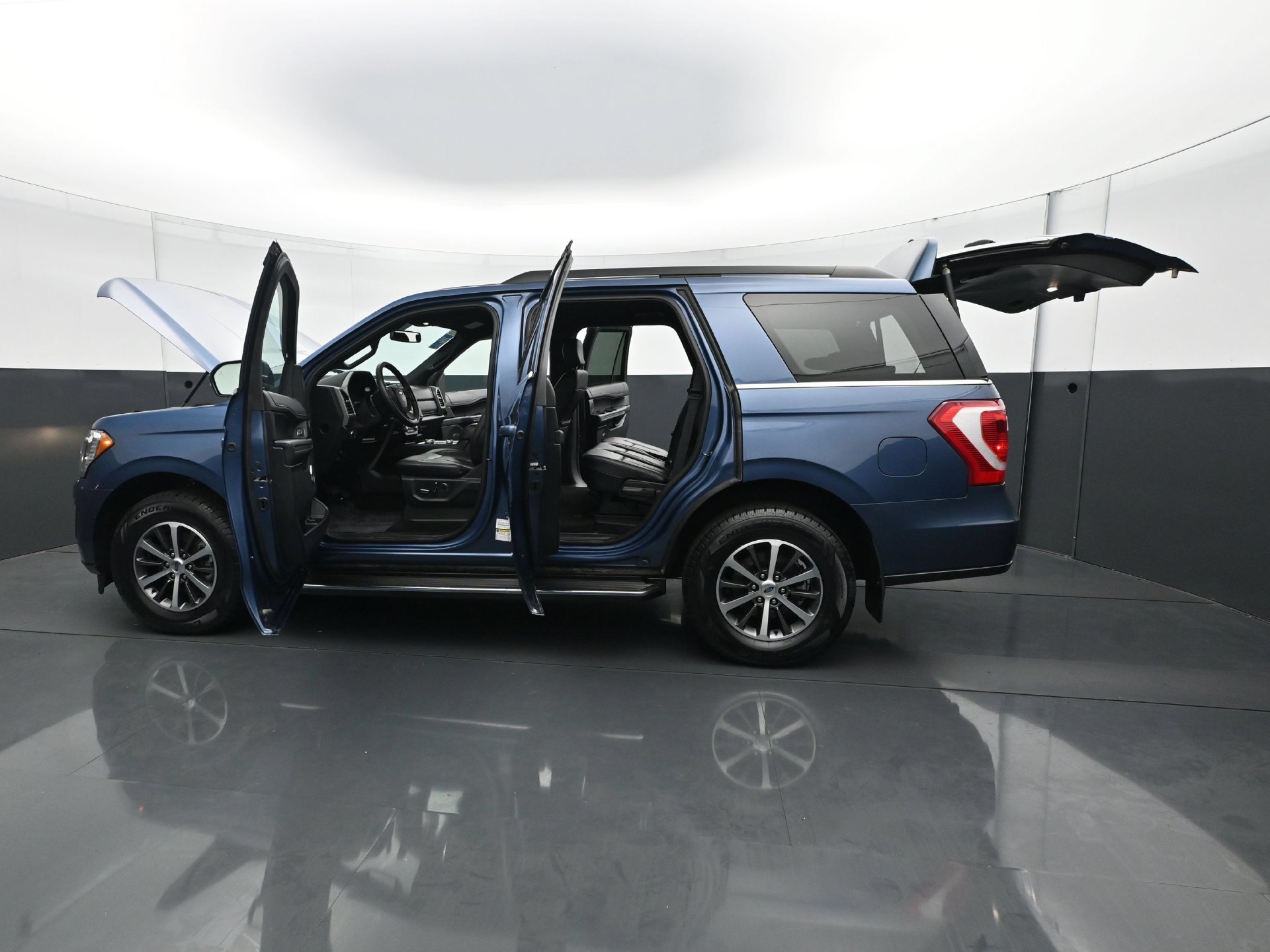 Used 2019 Ford Expedition XLT w/ Equipment Group 202A AWD/4WD image 33