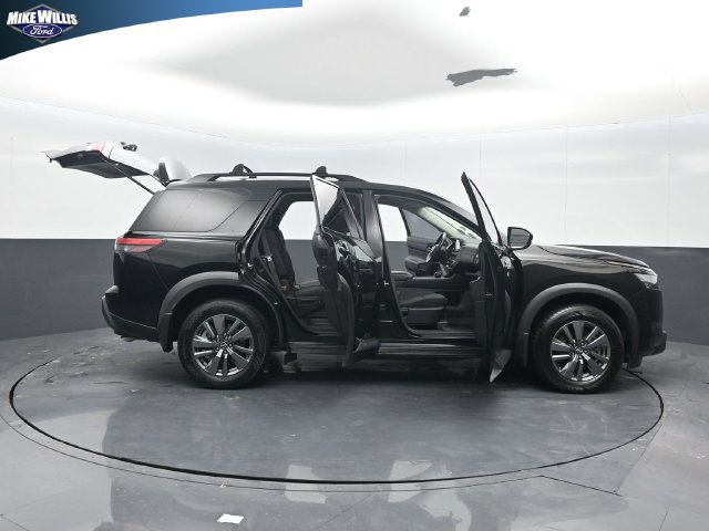 Used 2023 Nissan Pathfinder SV w/ Black Appearance Package FWD image 27