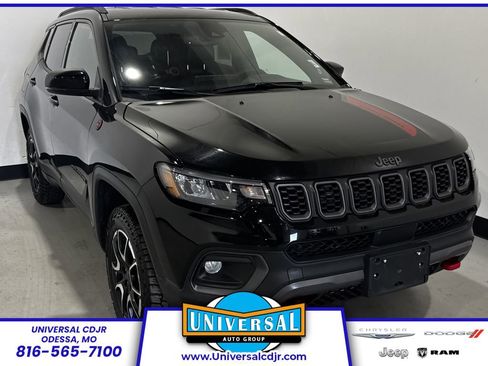 Used 2025 Jeep Compass Trailhawk AWD/4WD image 1