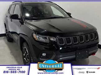 Used 2025 Jeep Compass Trailhawk AWD/4WD video 1