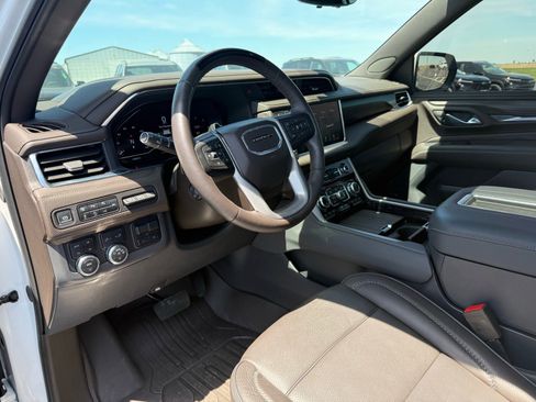 Used 2024 GMC Yukon Denali w/ Advanced Technology Package AWD/4WD image 23