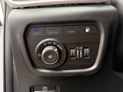Used 2022 Jeep Grand Cherokee Trailhawk AWD/4WD image 19