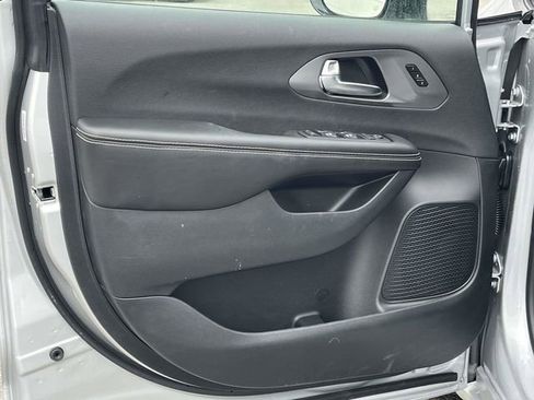 New 2026 Chrysler Pacifica Select w/ S Appearance Package FWD image 11