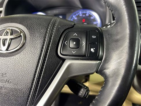 Used 2014 Toyota Highlander XLE image 18