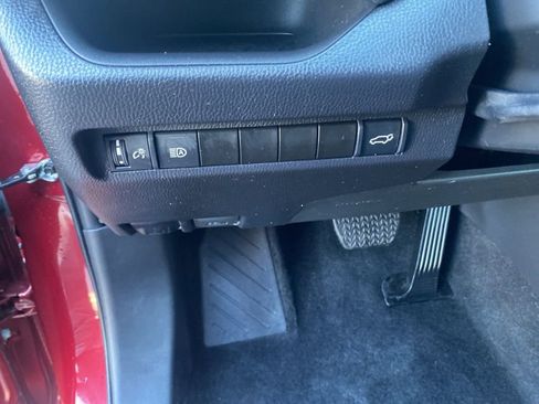 Used 2023 Toyota RAV4 XLE Premium image 16