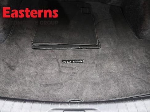 Used 2025 Nissan Altima 2.5 SV FWD image 9