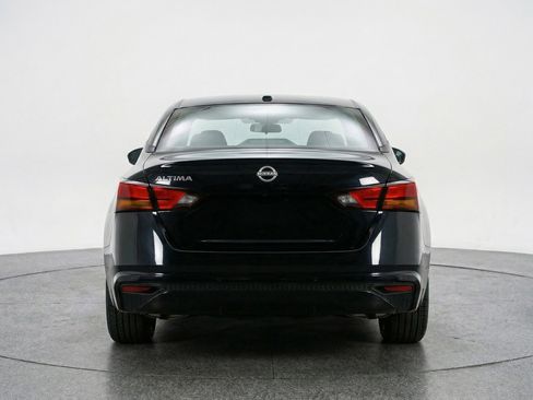 Used 2025 Nissan Altima 2.5 SV FWD image 6