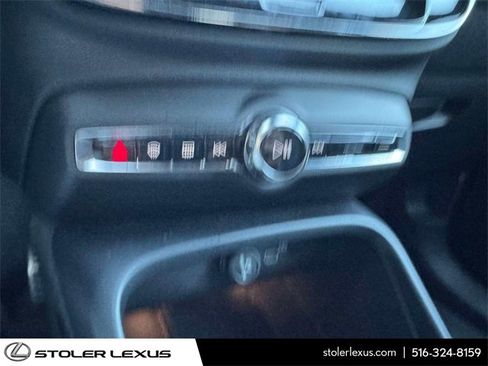 Used 2022 Volvo XC40 P8 Recharge Ultimate image 33