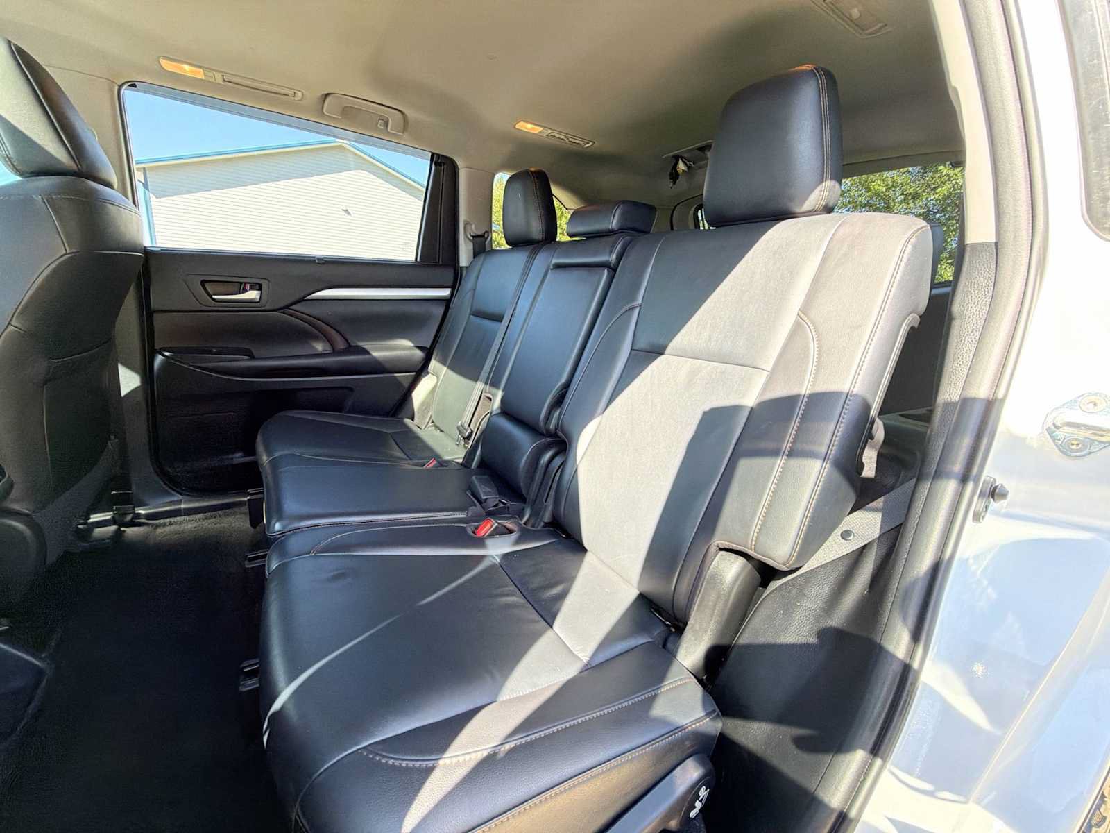 Used 2019 Toyota Highlander XLE AWD/4WD image 17