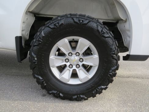 Used 2021 Chevrolet Silverado 1500 LT image 12